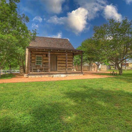 Town Creek Cabin Walk To Main St Villa Fredericksburg Buitenkant foto