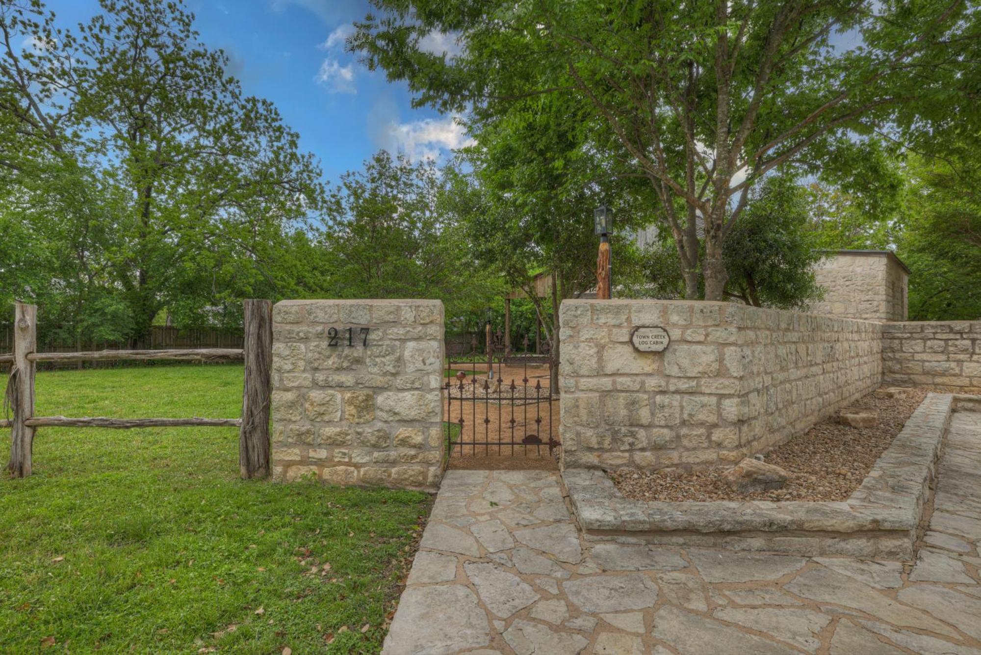 Town Creek Cabin Walk To Main St Villa Fredericksburg Buitenkant foto